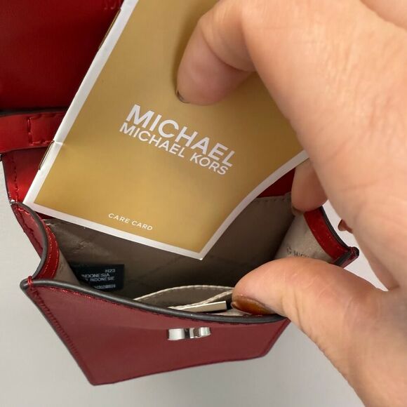 Michael Kors Carmen Small North South Phone
Crossbody Bright Red - Picture 9 of 13
